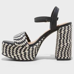 Universal Thread Chevron Platforms